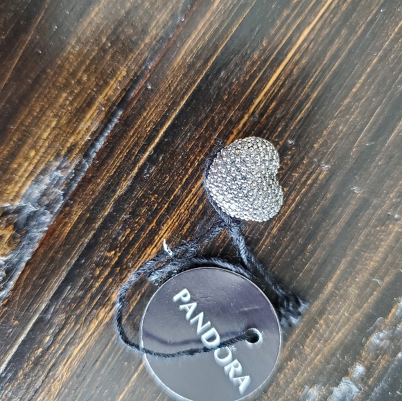 Pandora - Picture 1 of 6